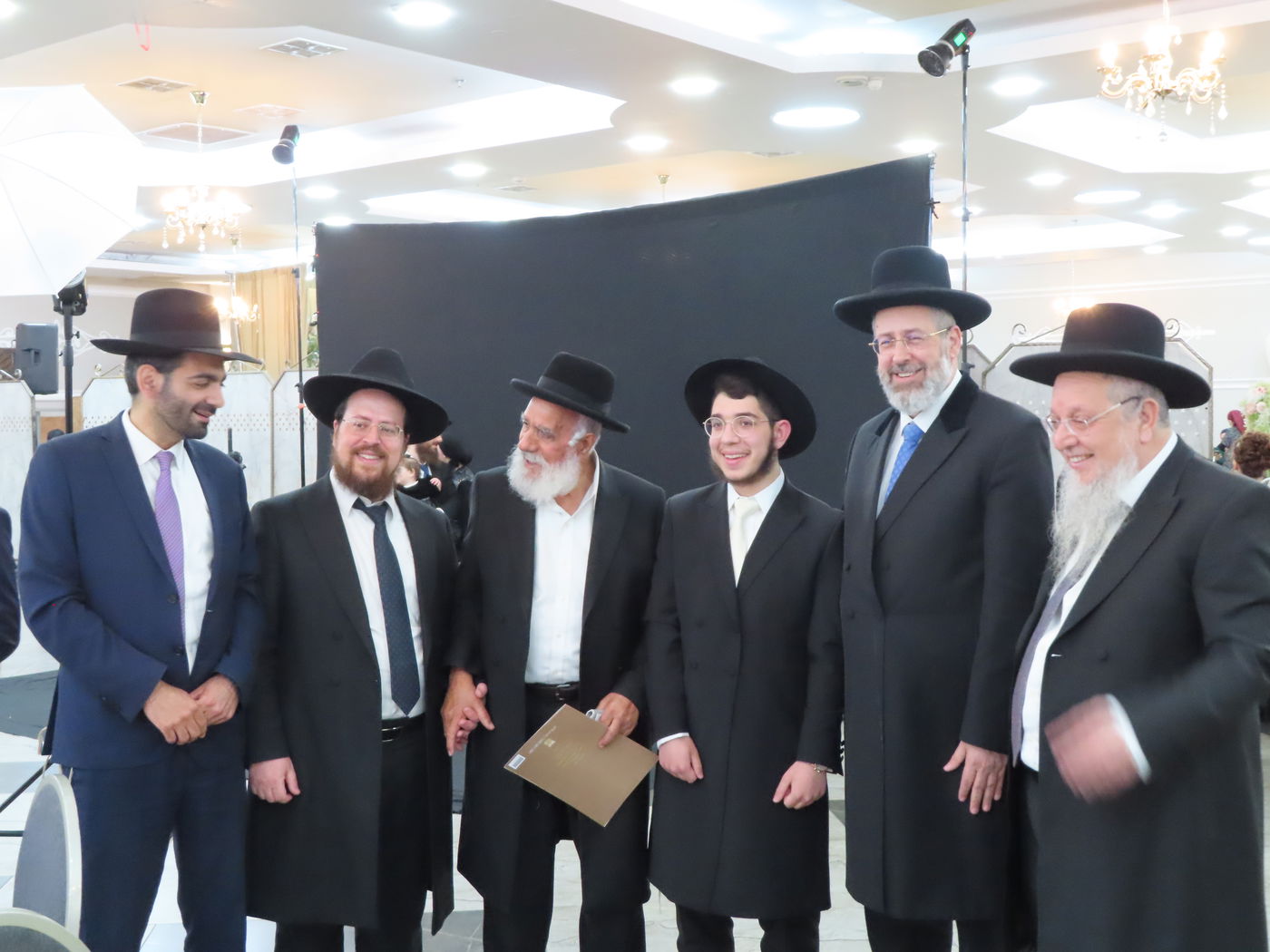 שמחת נישואי בן הגר"צ אשכנזי עם בת הגר"ש לוי