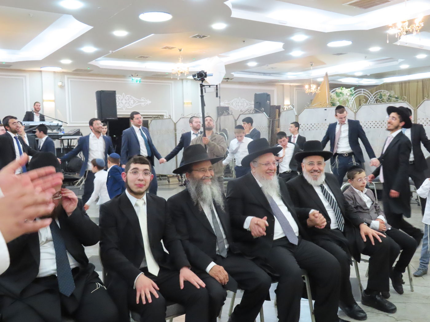 שמחת נישואי בן הגר"צ אשכנזי עם בת הגר"ש לוי