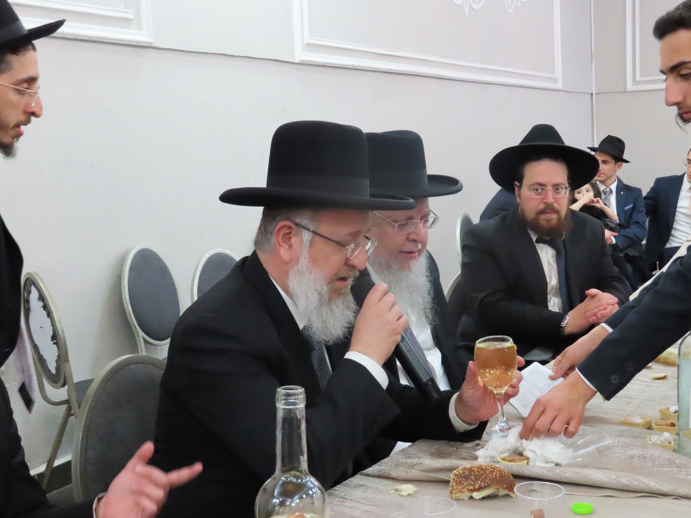 שמחת נישואי בן הגר"צ אשכנזי עם בת הגר"ש לוי