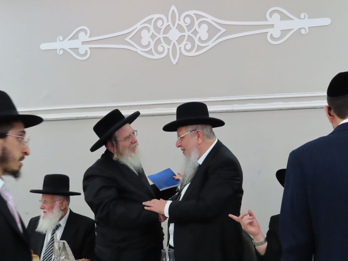 שמחת נישואי בן הגר"צ אשכנזי עם בת הגר"ש לוי