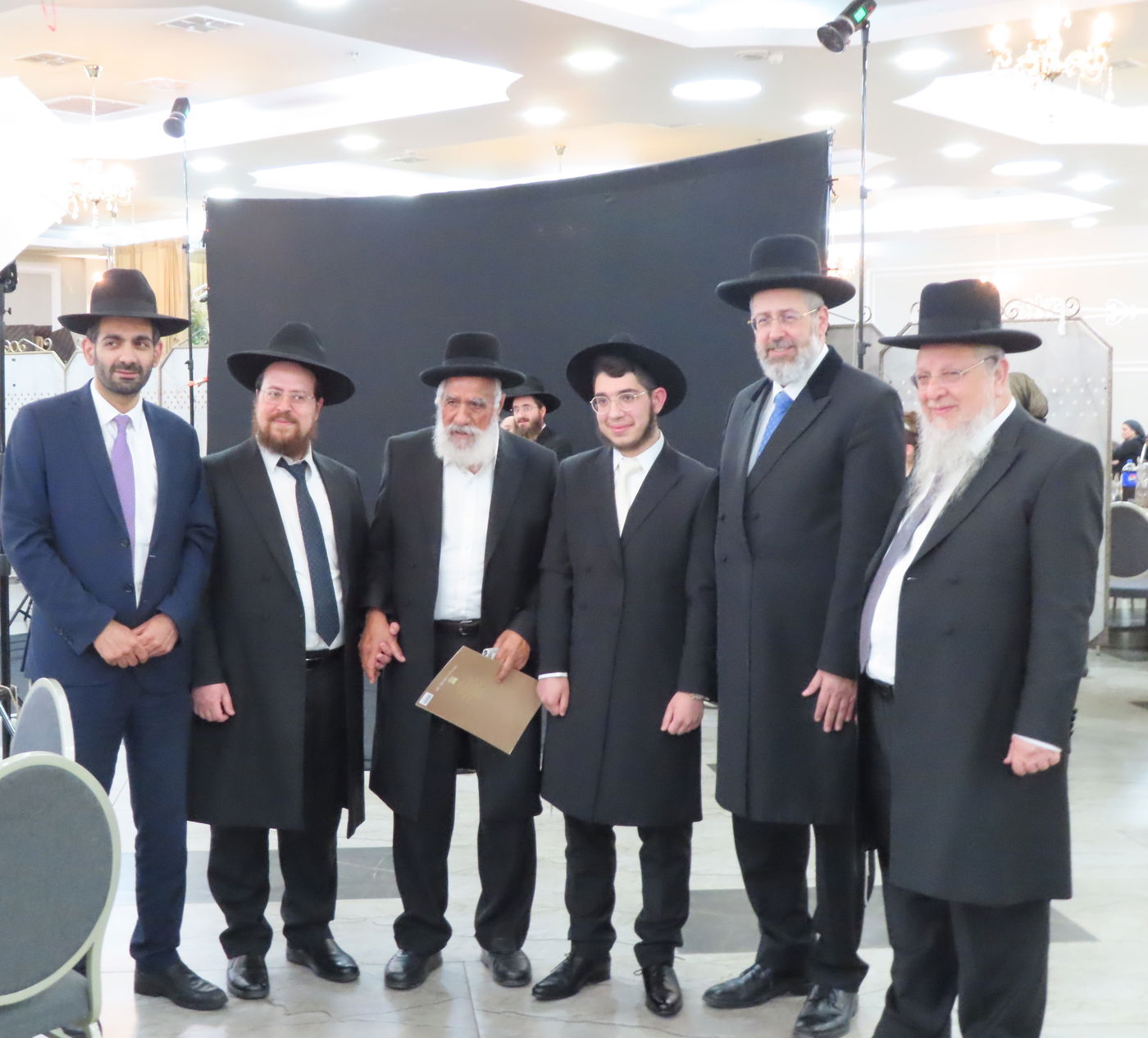 שמחת נישואי בן הגר"צ אשכנזי עם בת הגר"ש לוי