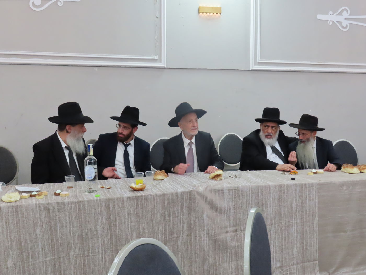 שמחת נישואי בן הגר"צ אשכנזי עם בת הגר"ש לוי