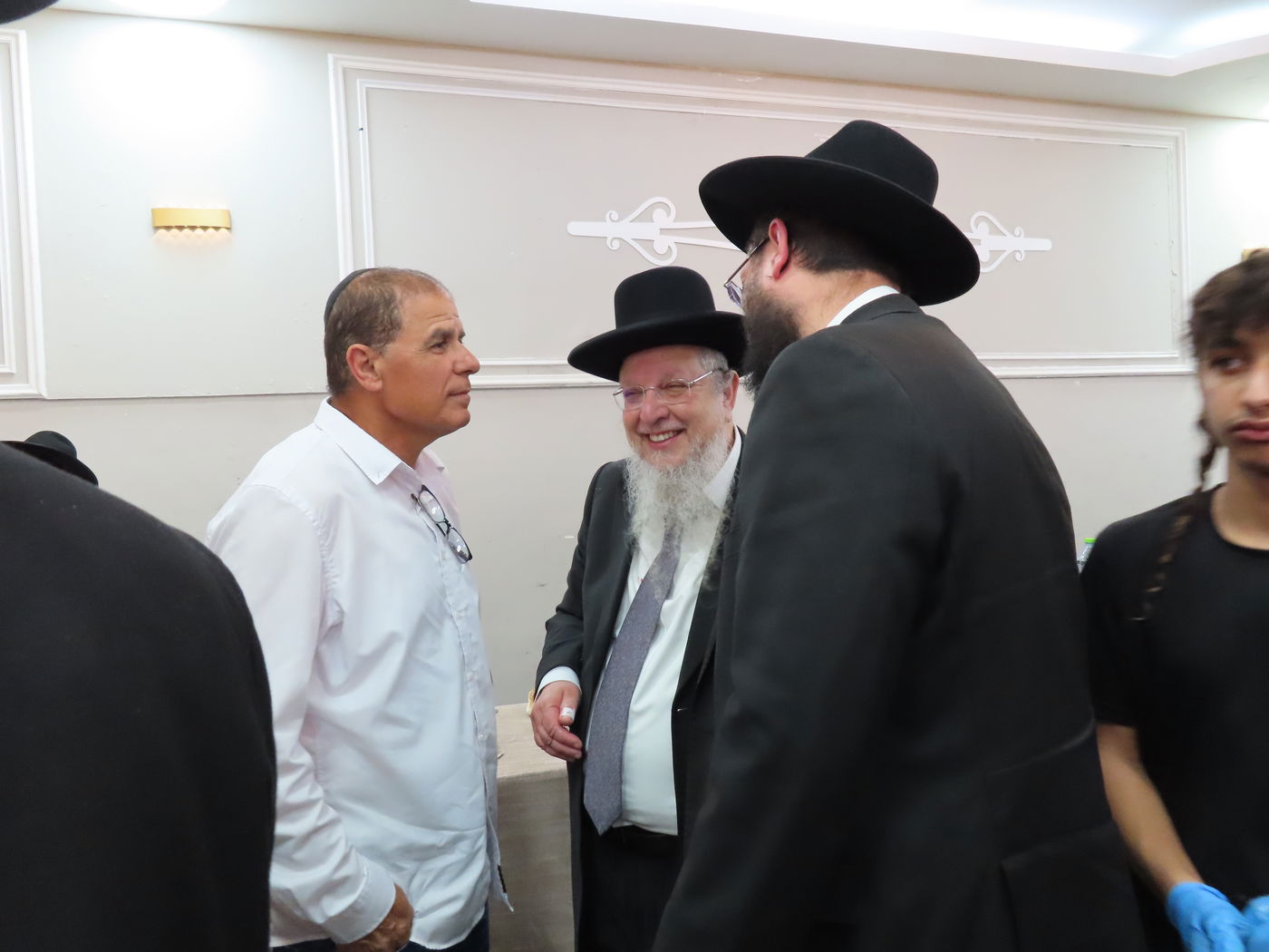 שמחת נישואי בן הגר"צ אשכנזי עם בת הגר"ש לוי