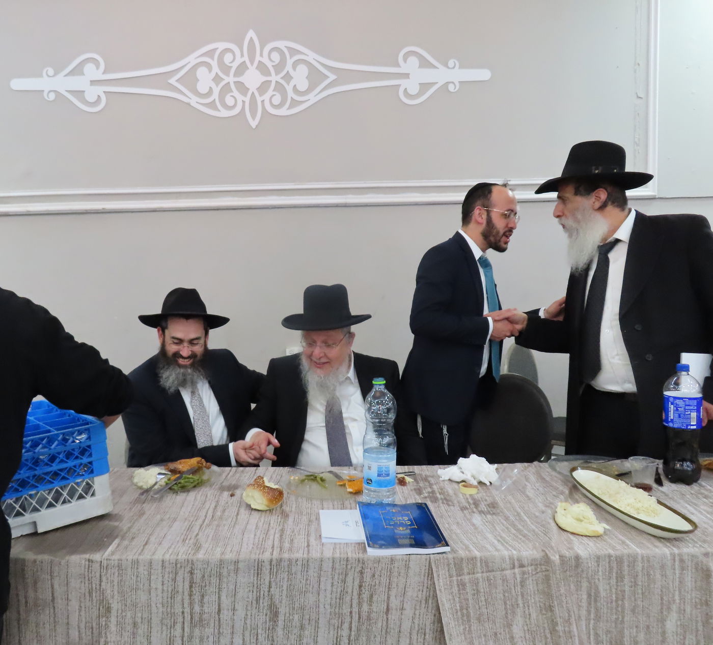 שמחת נישואי בן הגר"צ אשכנזי עם בת הגר"ש לוי