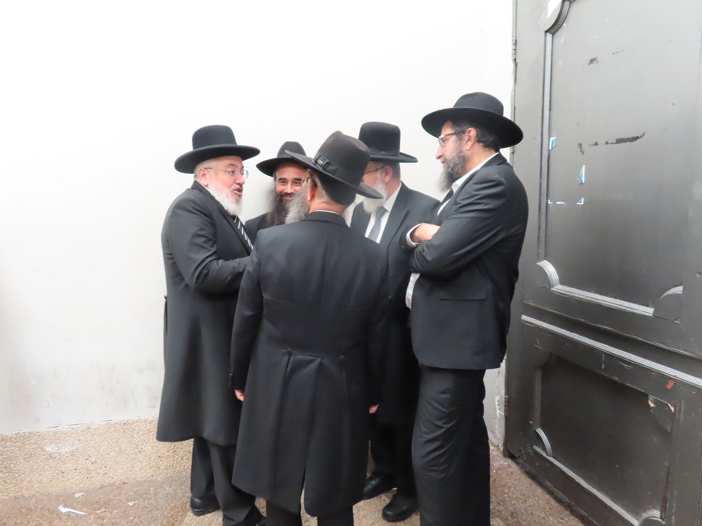 שמחת נישואי בן הגר"צ אשכנזי עם בת הגר"ש לוי