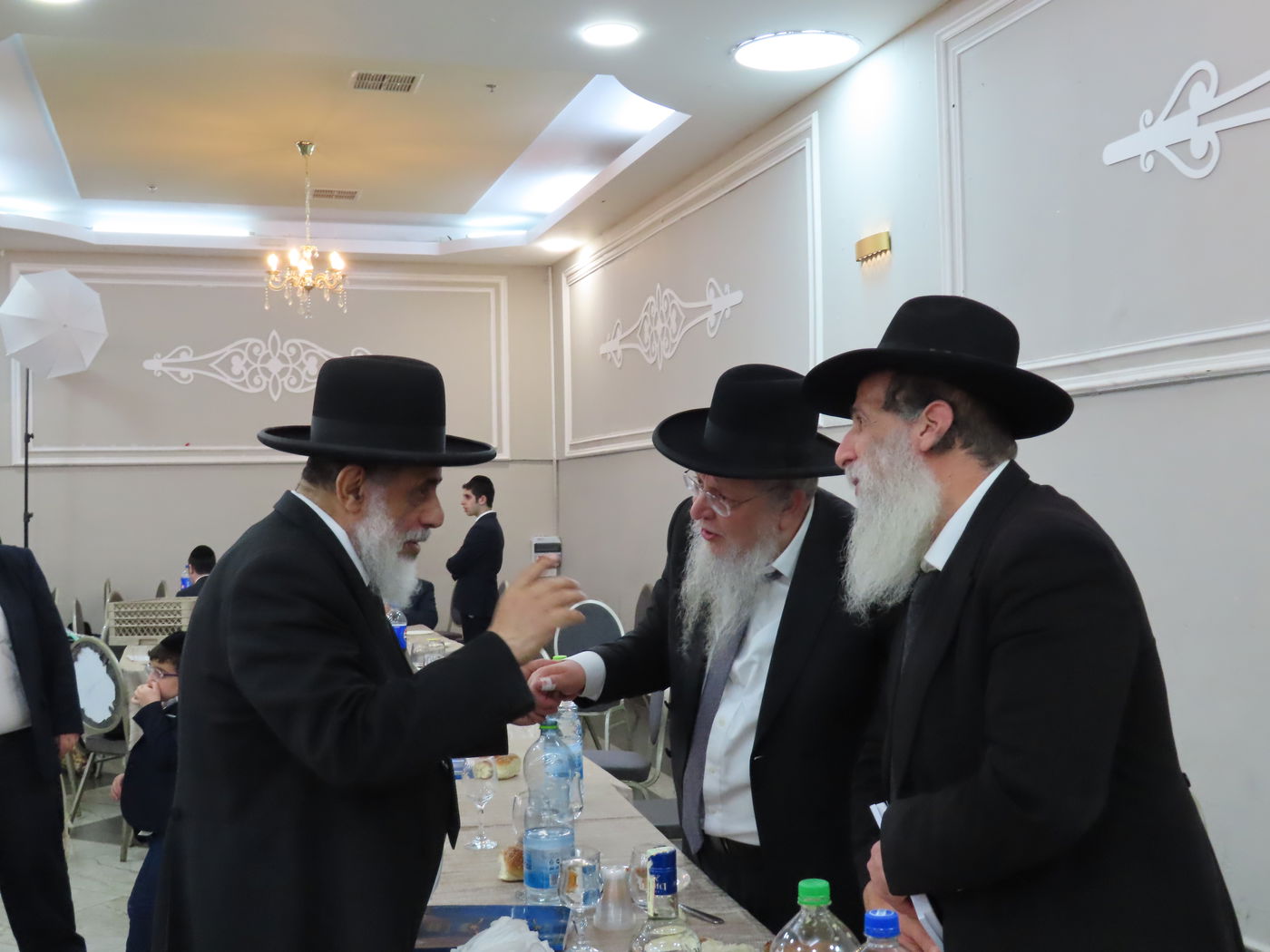 שמחת נישואי בן הגר"צ אשכנזי עם בת הגר"ש לוי