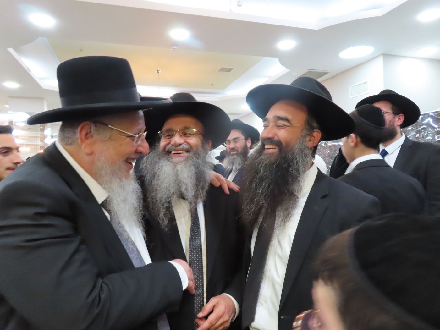 שמחת נישואי בן הגר"צ אשכנזי עם בת הגר"ש לוי