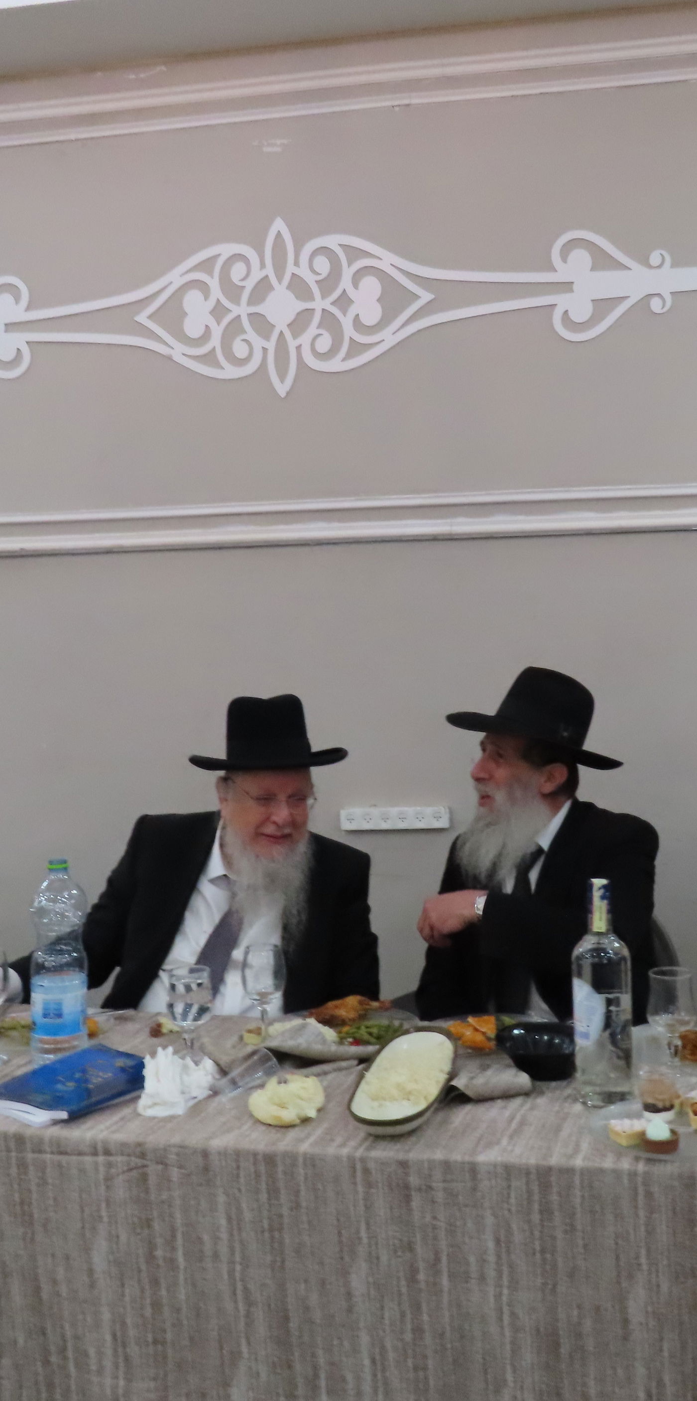 שמחת נישואי בן הגר"צ אשכנזי עם בת הגר"ש לוי