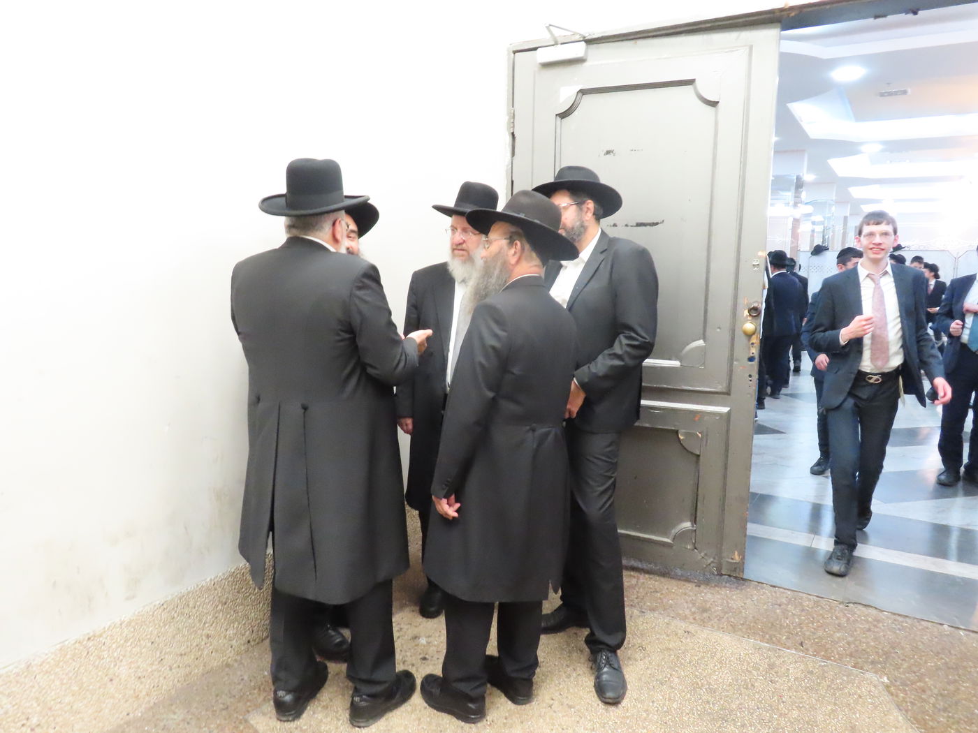 שמחת נישואי בן הגר"צ אשכנזי עם בת הגר"ש לוי