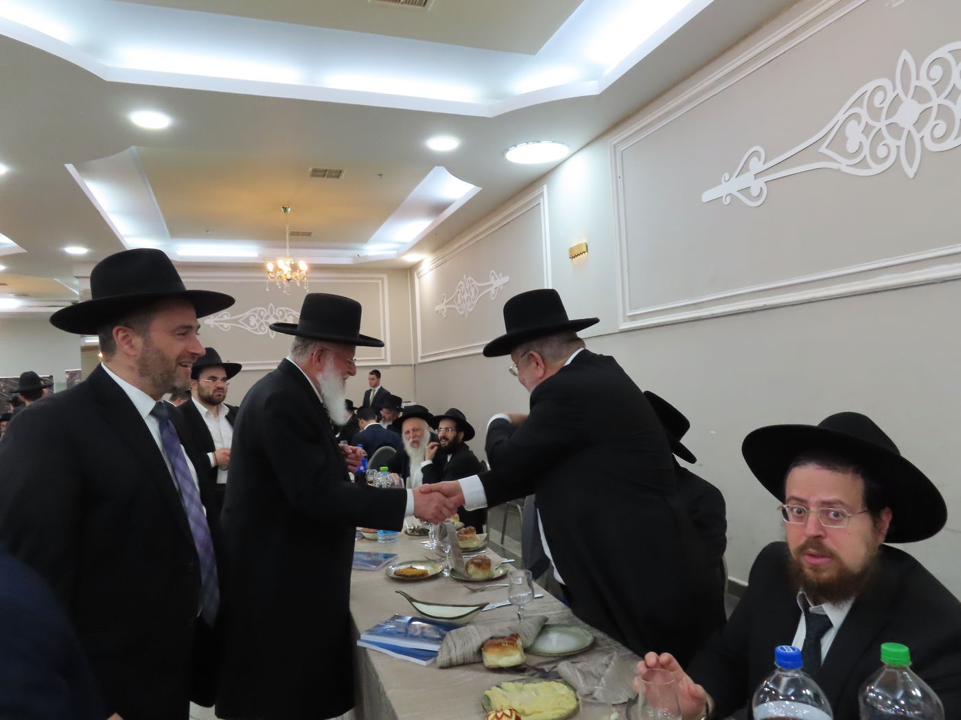 שמחת נישואי בן הגר"צ אשכנזי עם בת הגר"ש לוי