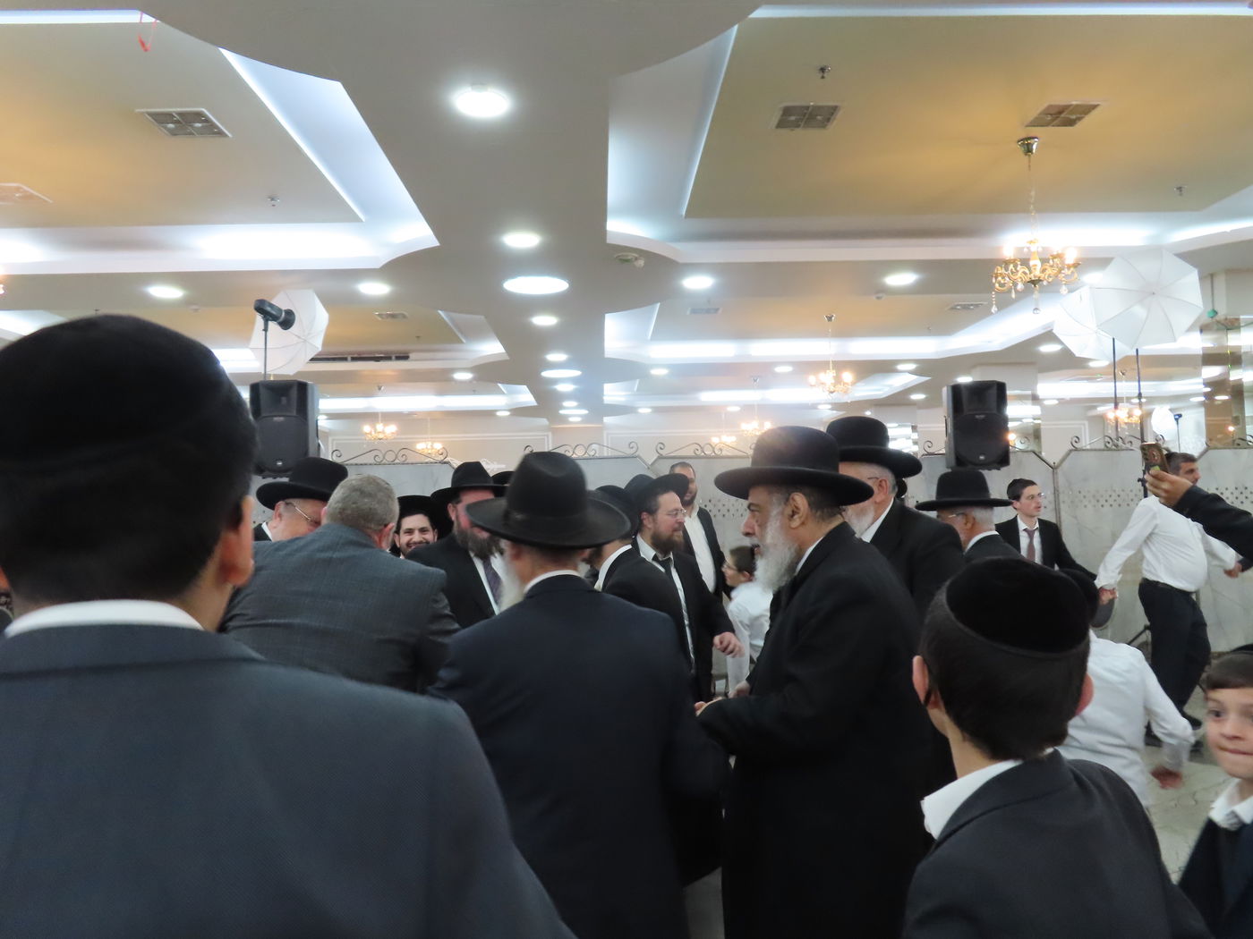 שמחת נישואי בן הגר"צ אשכנזי עם בת הגר"ש לוי