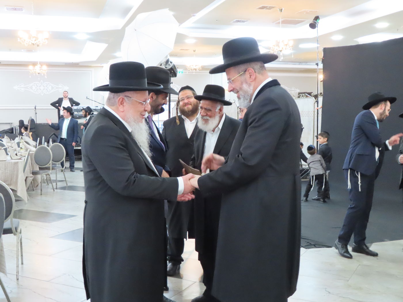 שמחת נישואי בן הגר"צ אשכנזי עם בת הגר"ש לוי