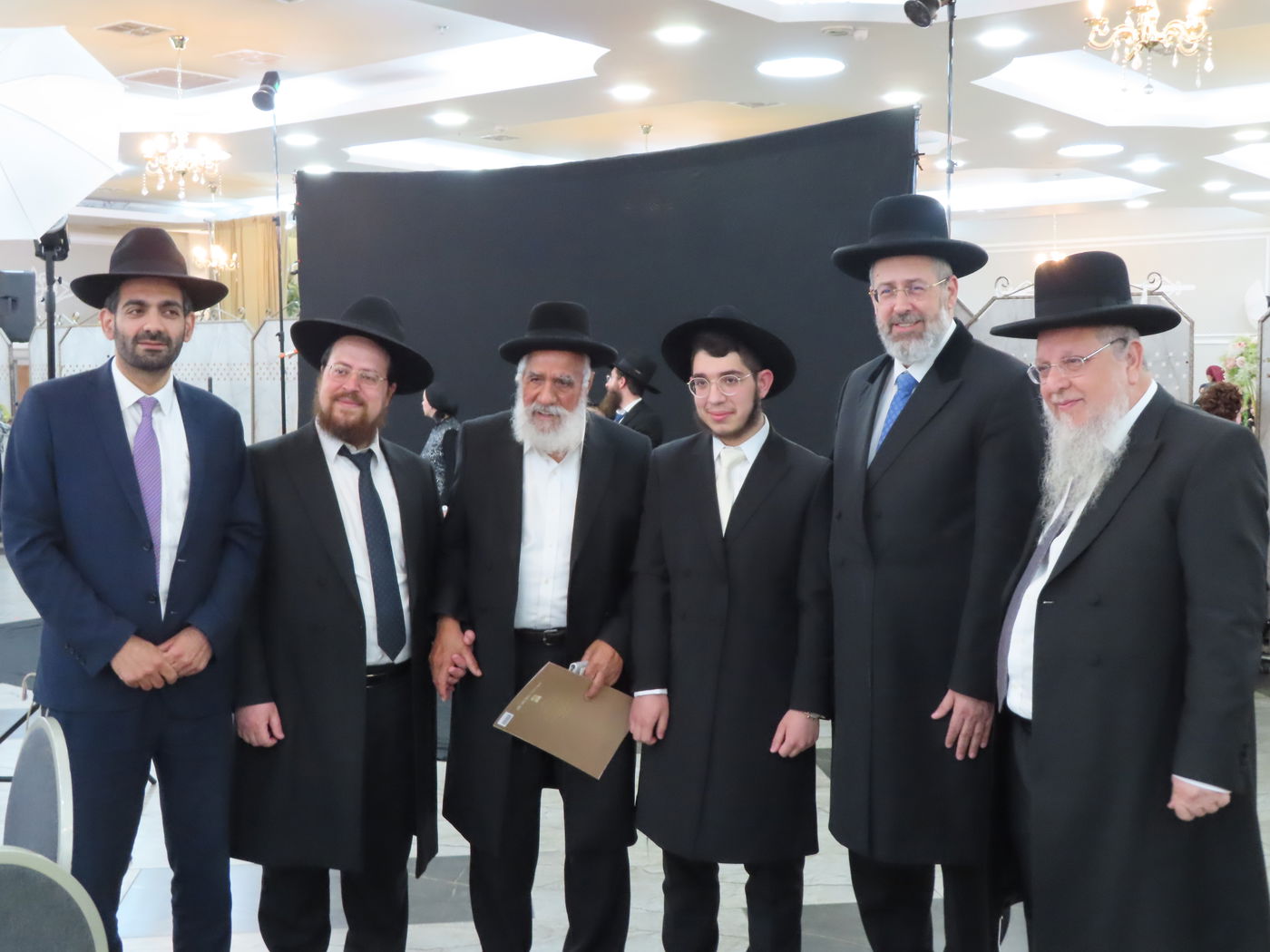 שמחת נישואי בן הגר"צ אשכנזי עם בת הגר"ש לוי