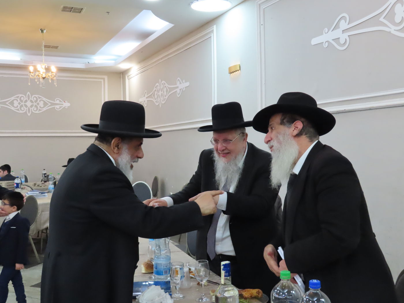 שמחת נישואי בן הגר"צ אשכנזי עם בת הגר"ש לוי