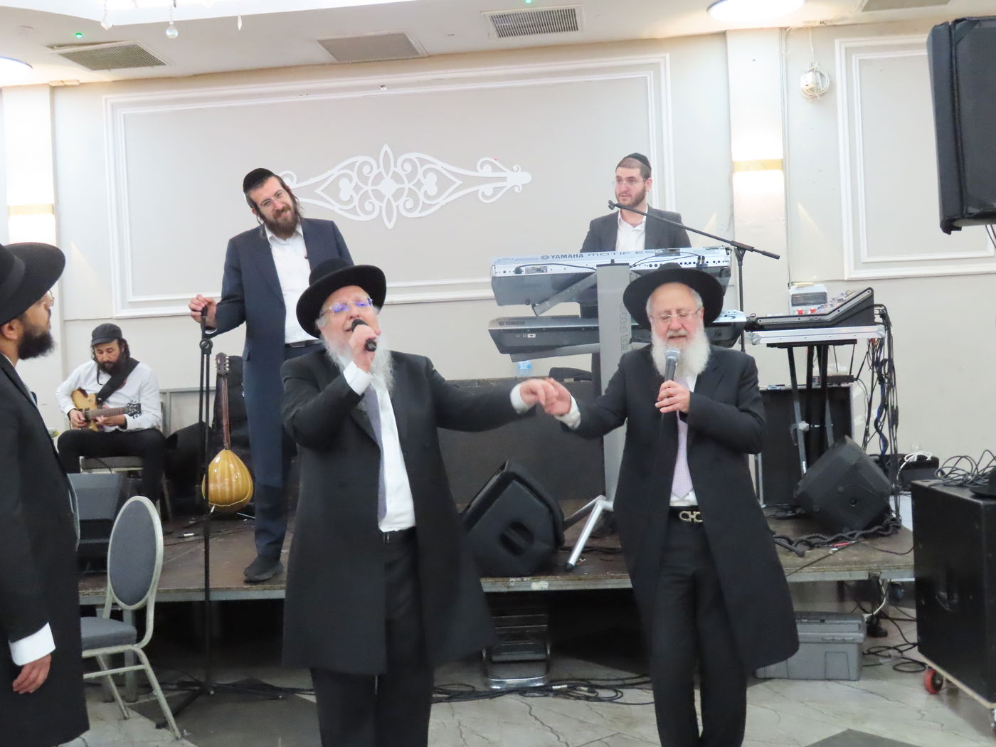 שמחת נישואי בן הגר"צ אשכנזי עם בת הגר"ש לוי