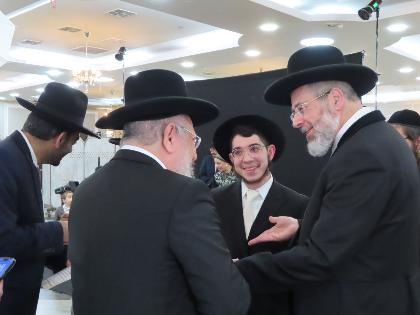 שמחת נישואי בן הגר"צ אשכנזי עם בת הגר"ש לוי