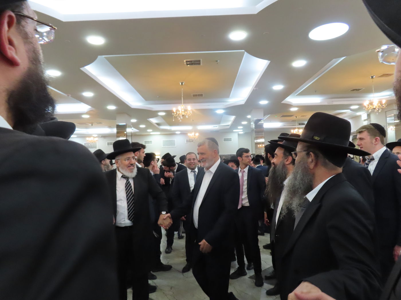 שמחת נישואי בן הגר"צ אשכנזי עם בת הגר"ש לוי