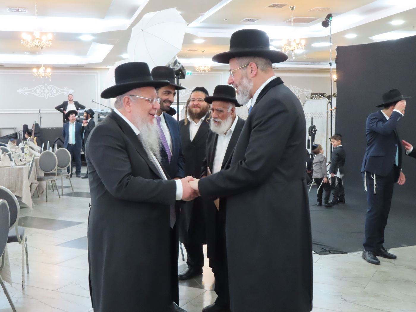 שמחת נישואי בן הגר"צ אשכנזי עם בת הגר"ש לוי