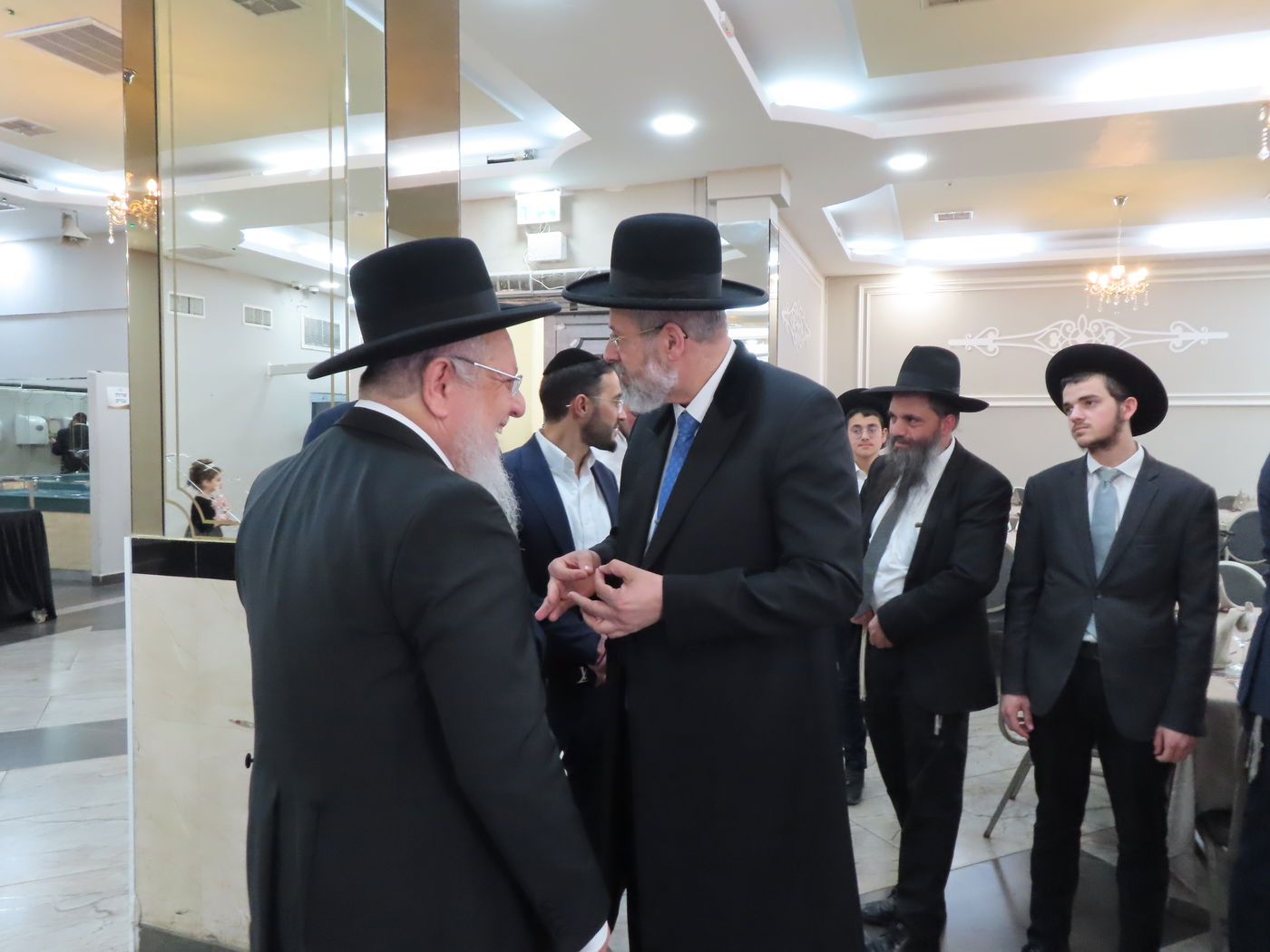 שמחת נישואי בן הגר"צ אשכנזי עם בת הגר"ש לוי