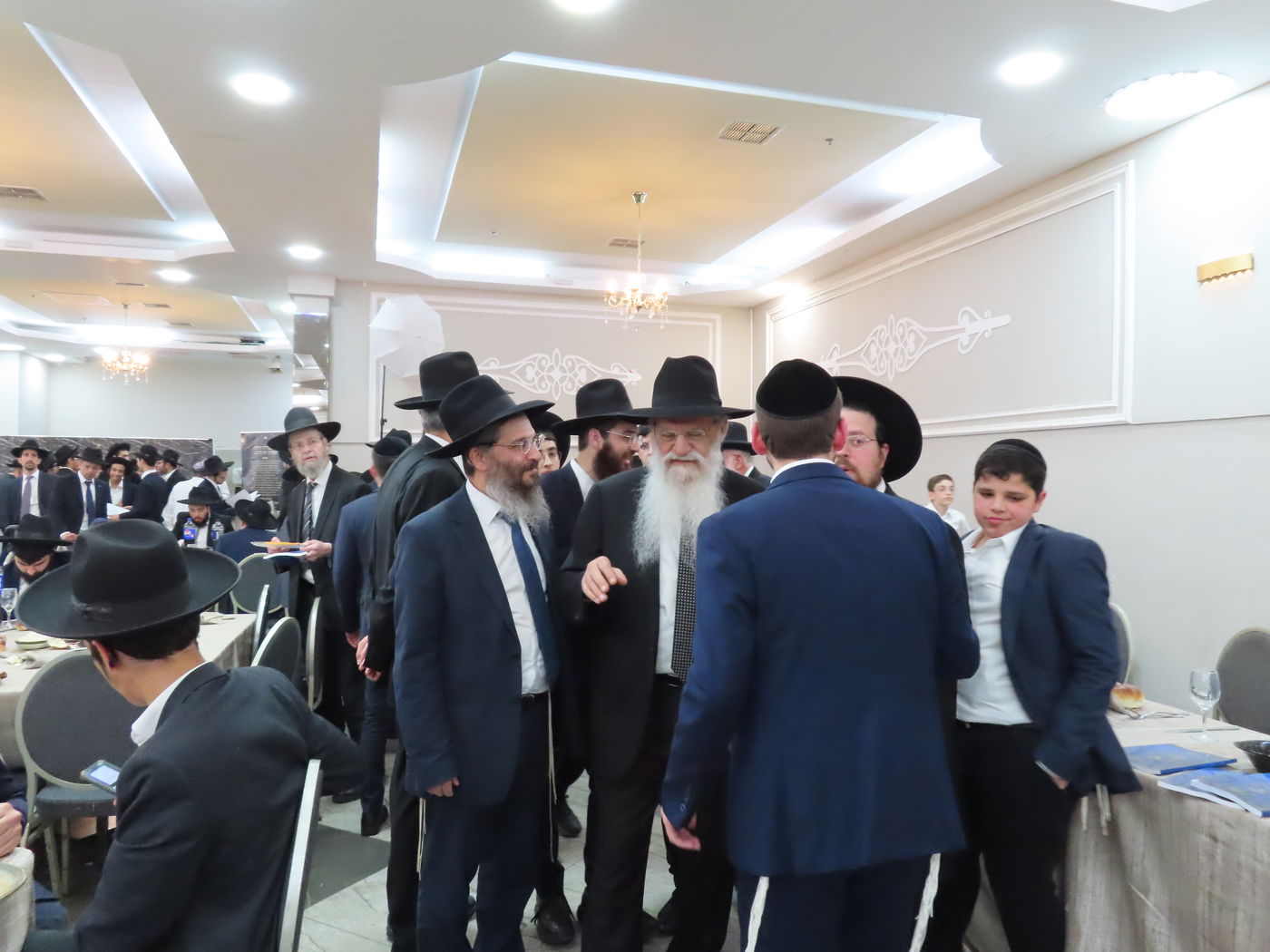 שמחת נישואי בן הגר"צ אשכנזי עם בת הגר"ש לוי