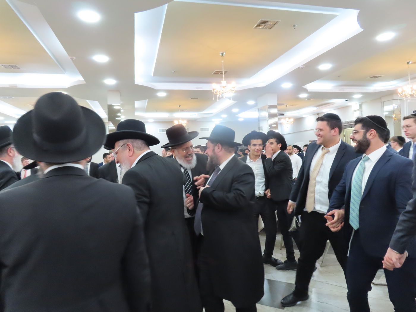 שמחת נישואי בן הגר"צ אשכנזי עם בת הגר"ש לוי