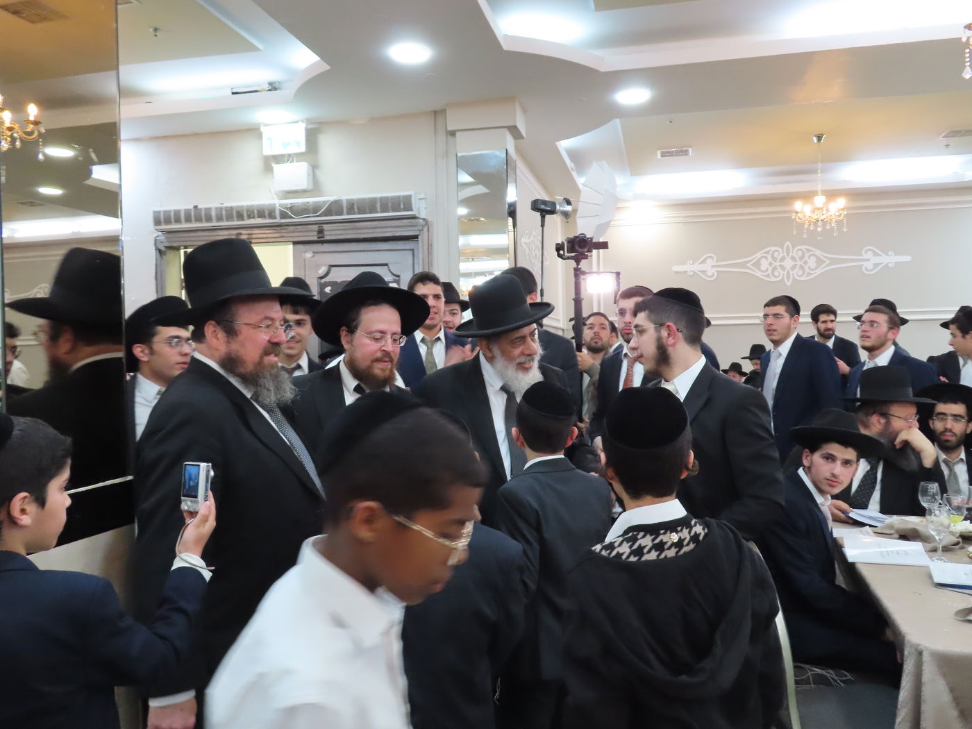 שמחת נישואי בן הגר"צ אשכנזי עם בת הגר"ש לוי