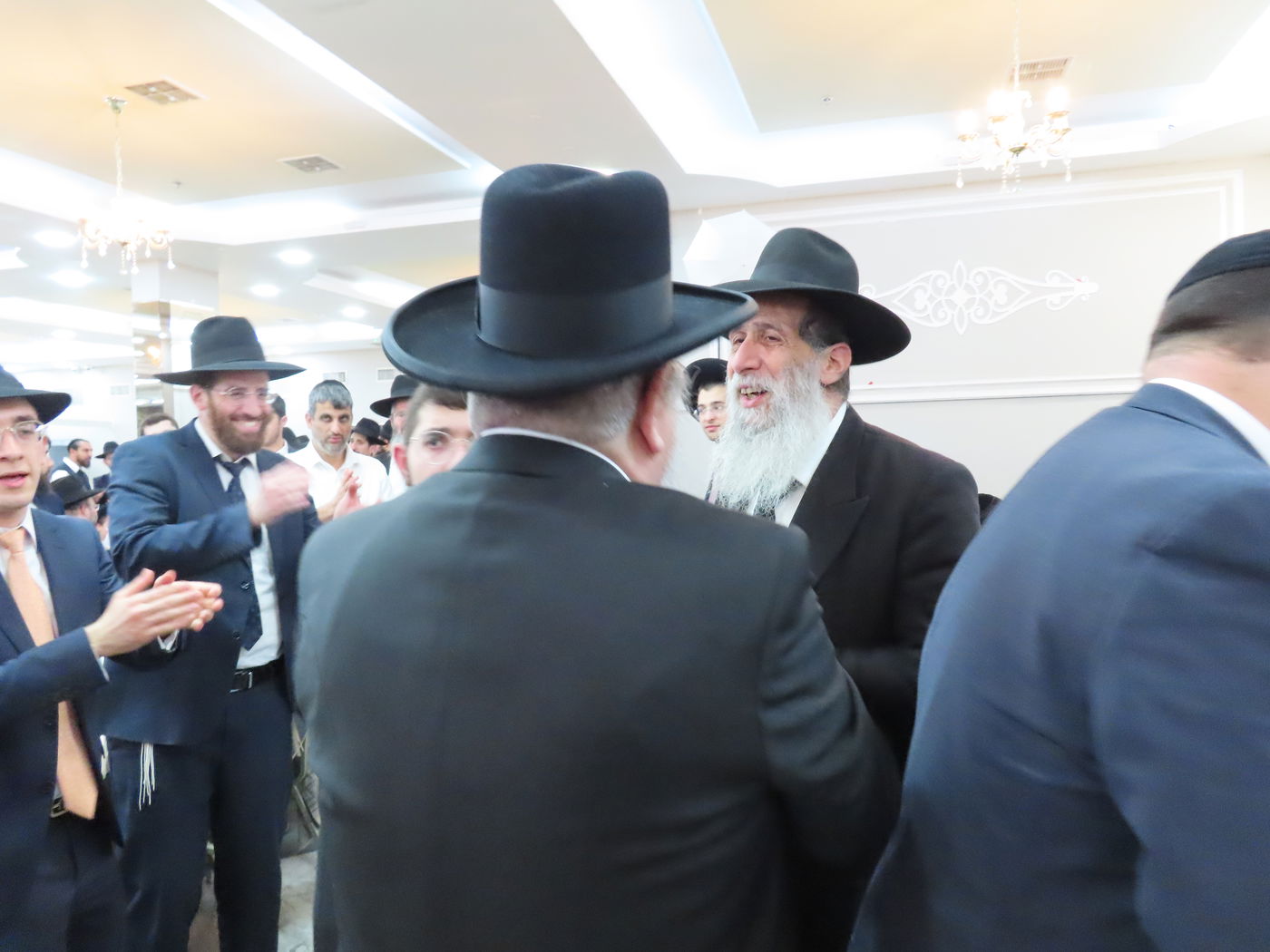 שמחת נישואי בן הגר"צ אשכנזי עם בת הגר"ש לוי