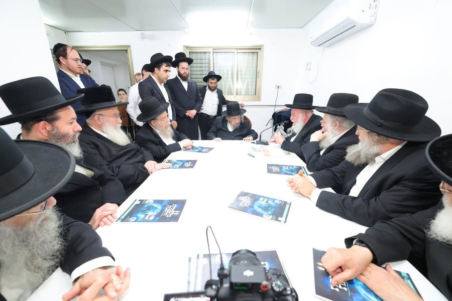 הגאון רבי יצחק מרדכי רובין מבאר את הבעיות ההלכתיות במשאבות המים קמי ראש הישיבה הגר"ד לנדו