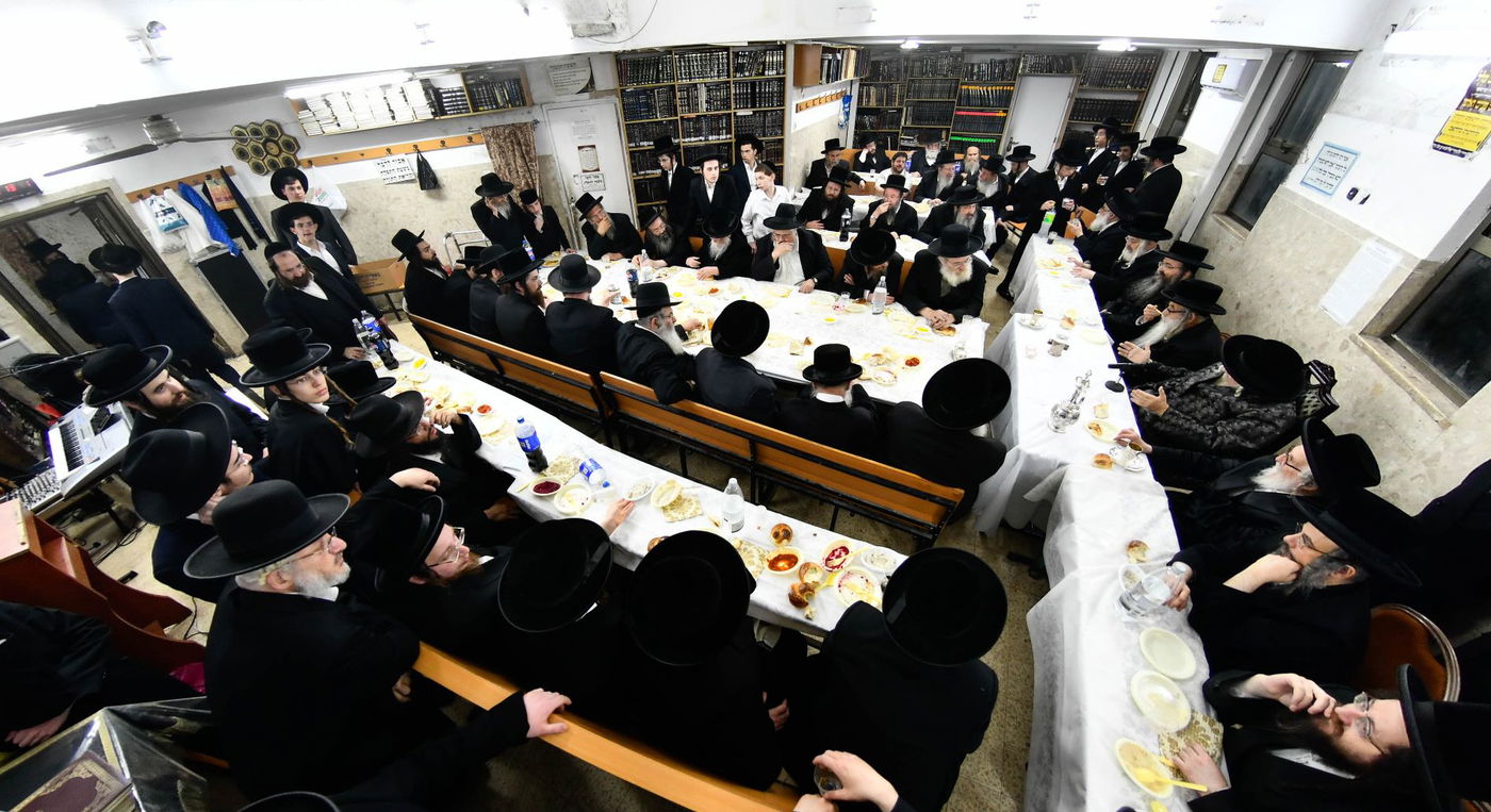 סעודת הודאה בחצה"ק טעמשוואר