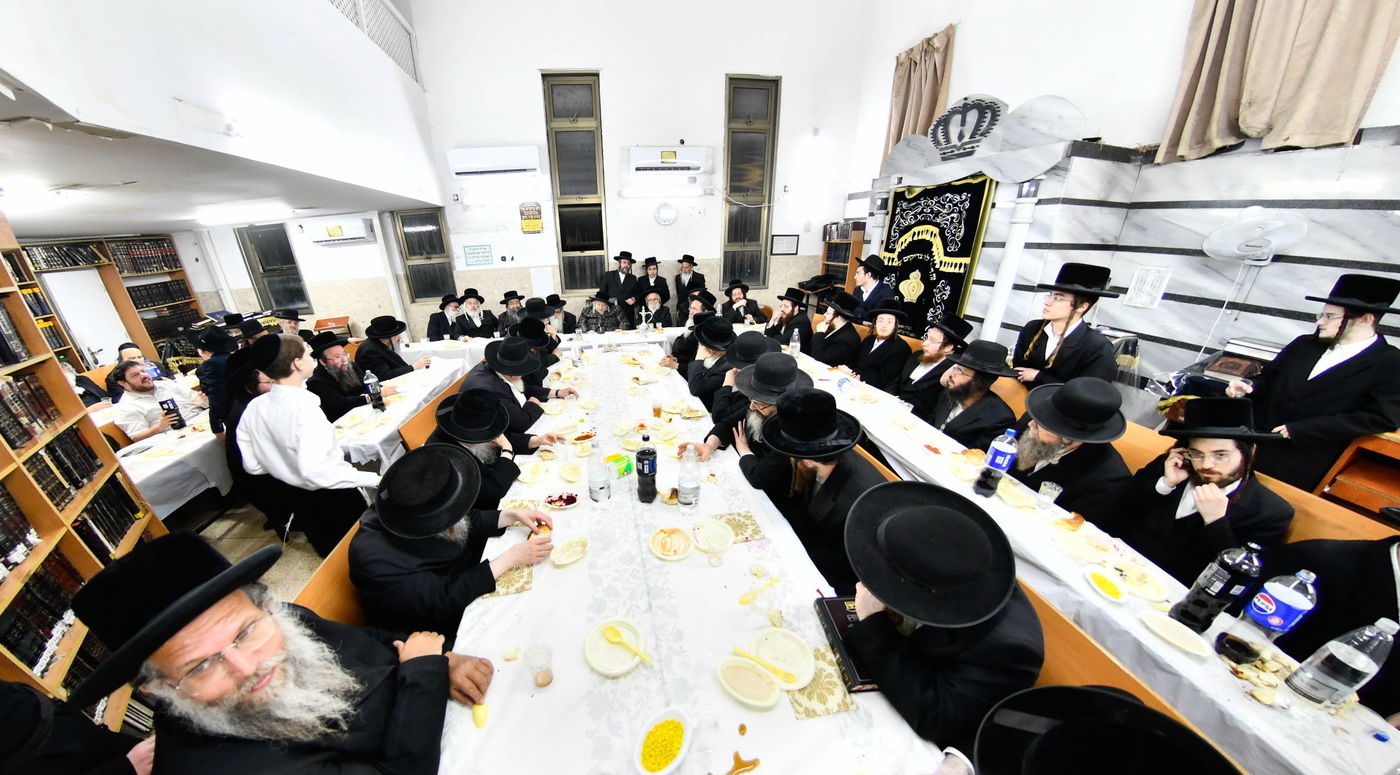 סעודת הודאה בחצה"ק טעמשוואר