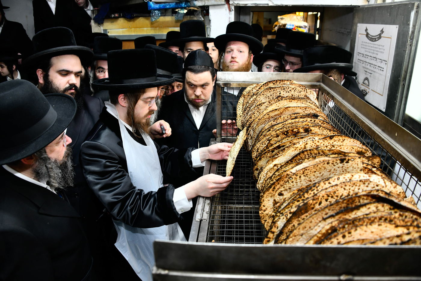 האדמו"ר מסאדיגורה באפיית מצות