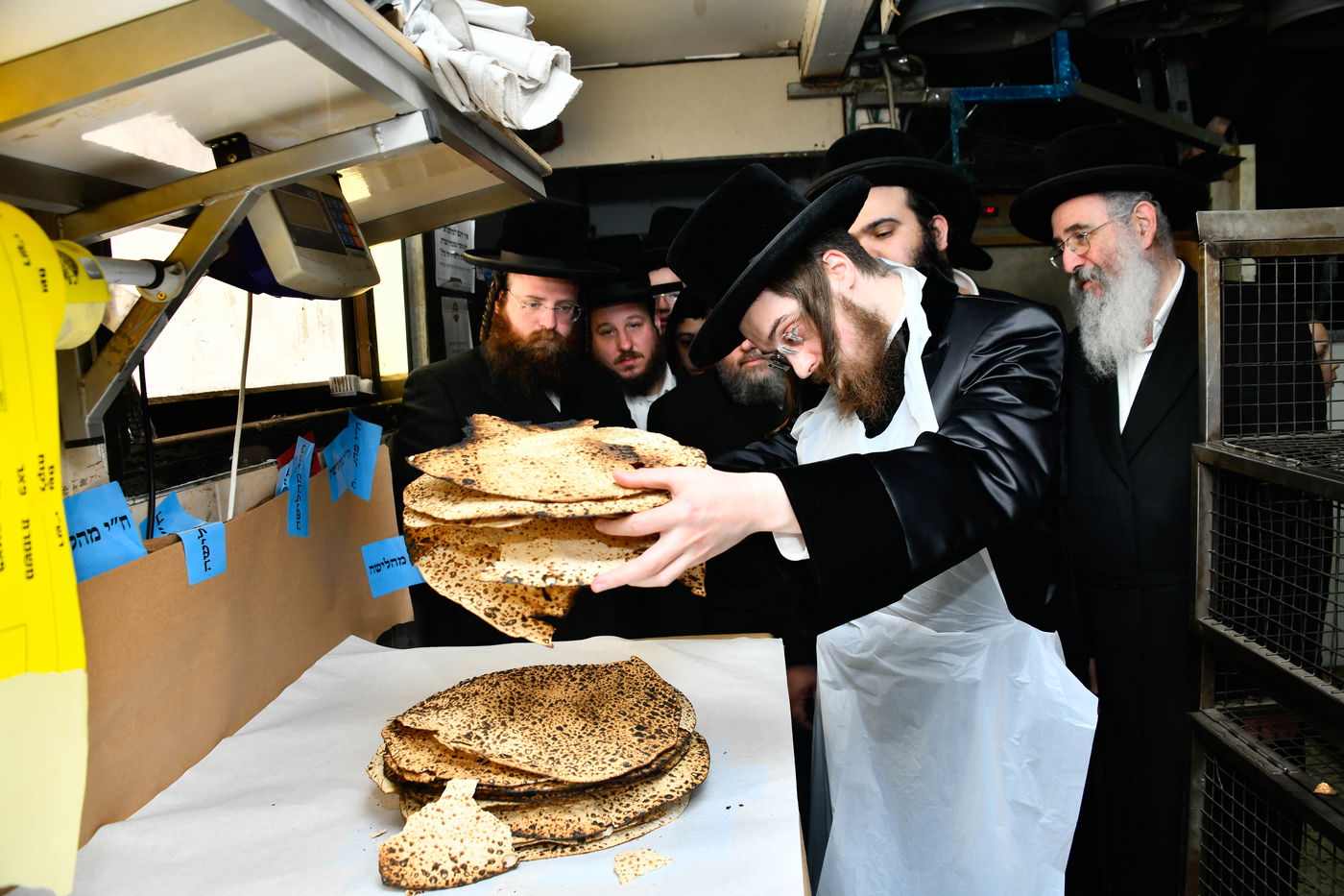 האדמו"ר מסאדיגורה באפיית מצות