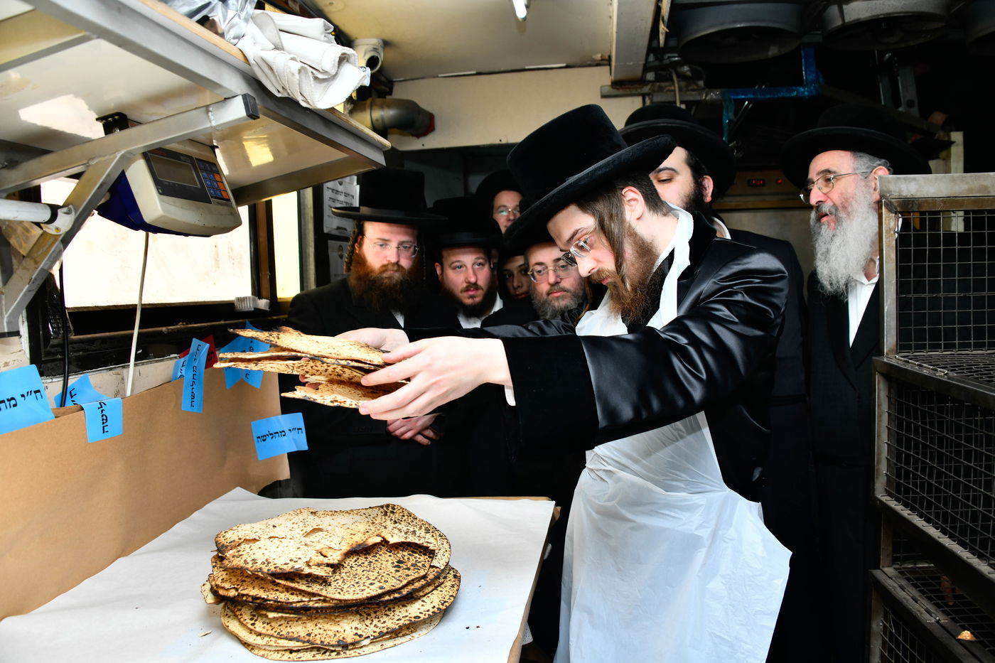 האדמו"ר מסאדיגורה באפיית מצות