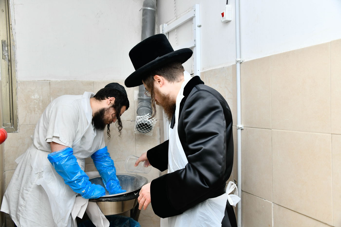 האדמו"ר מסאדיגורה באפיית מצות