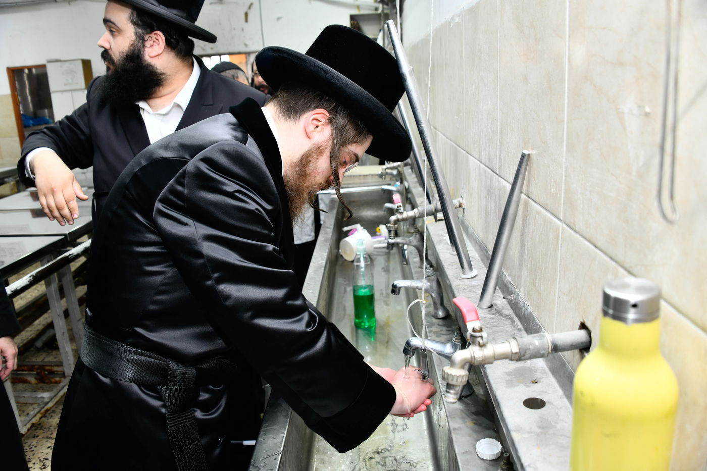 האדמו"ר מסאדיגורה באפיית מצות