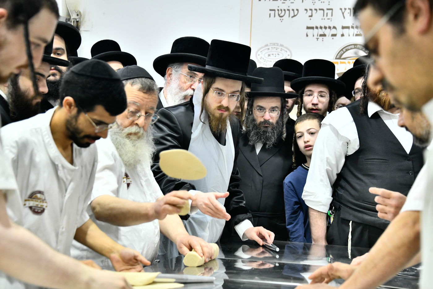 האדמו"ר מסאדיגורה באפיית מצות