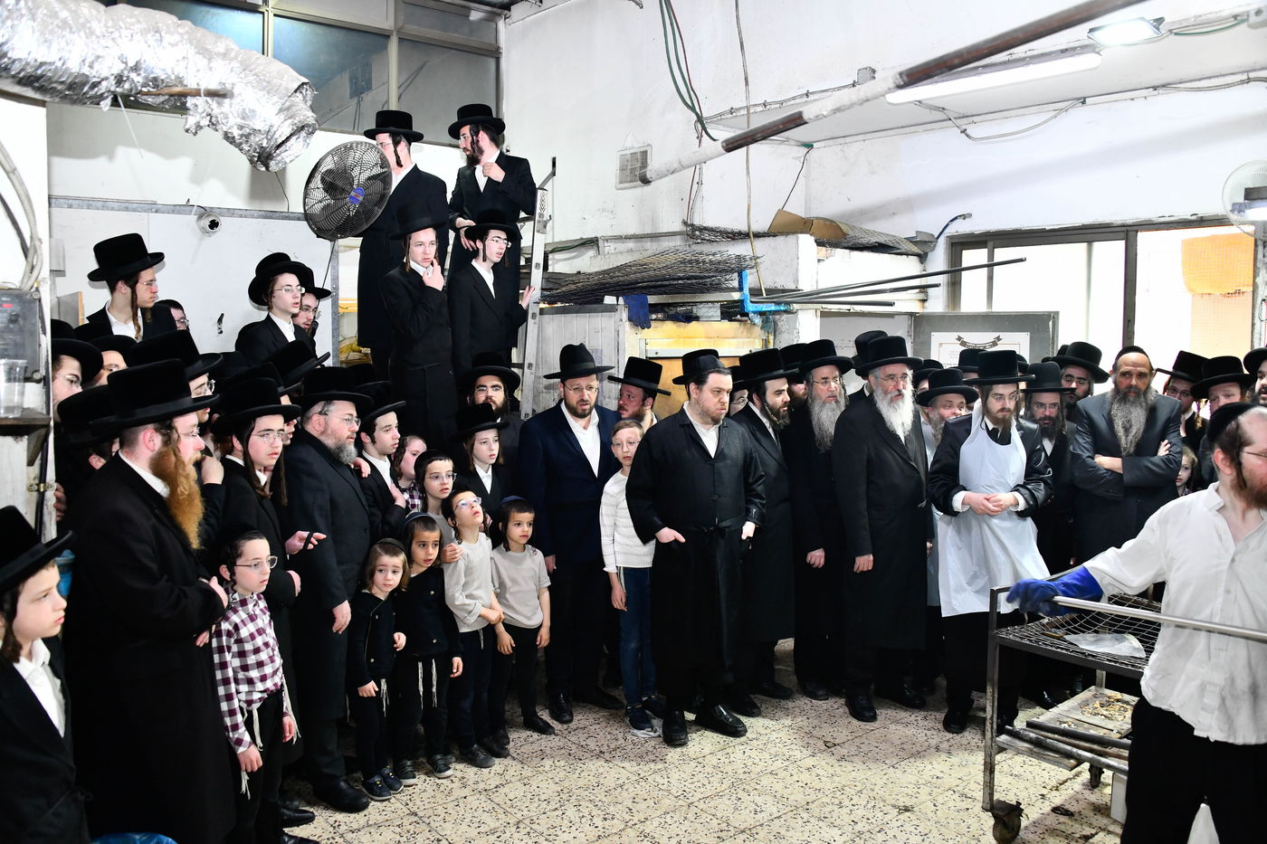 האדמו"ר מסאדיגורה באפיית מצות