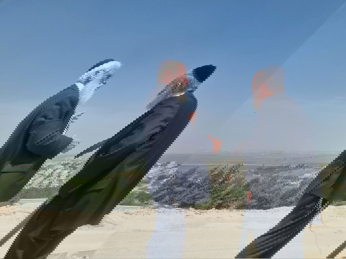 הפמלייה ברכסים