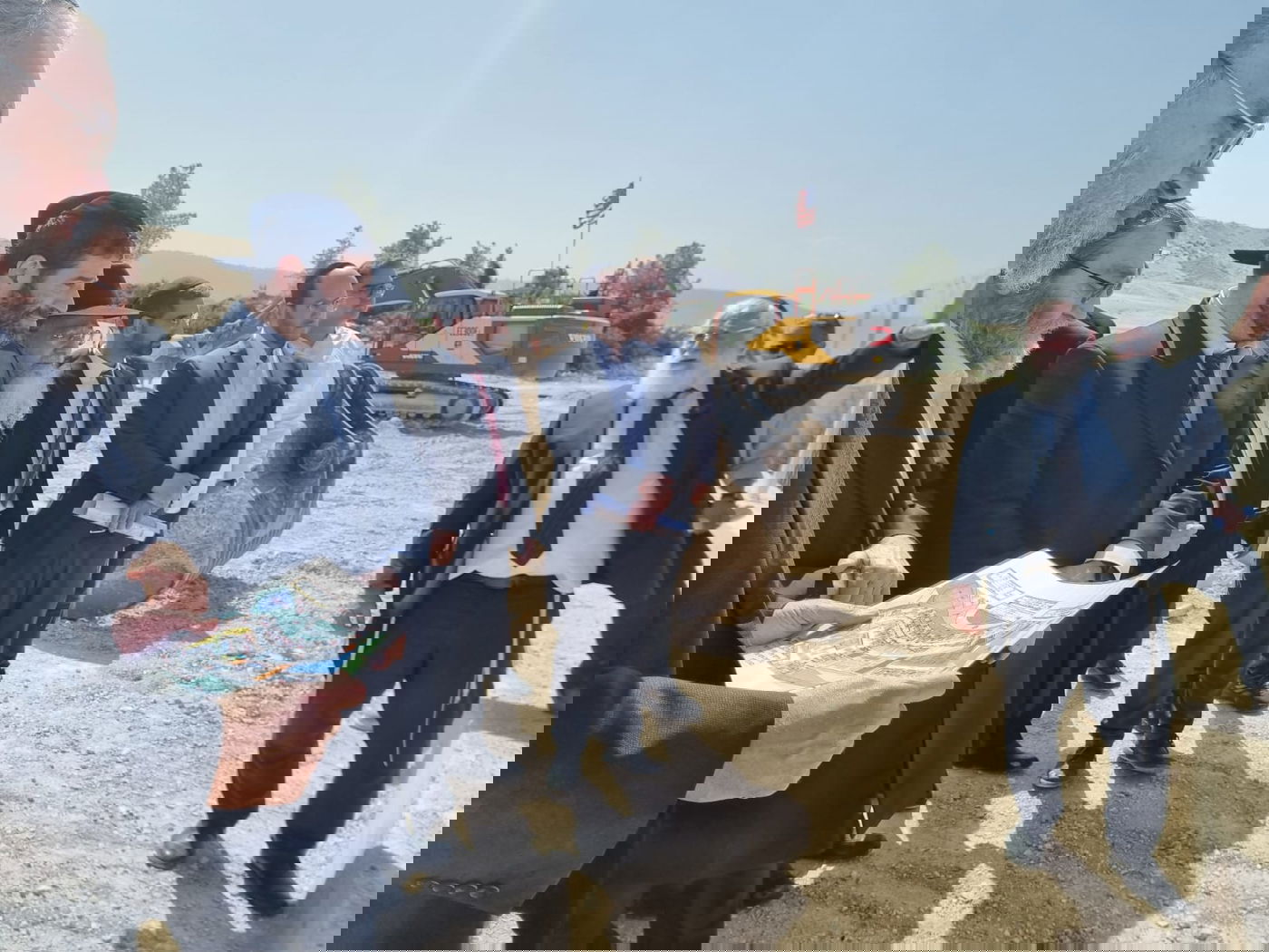 הפמלייה ברכסים