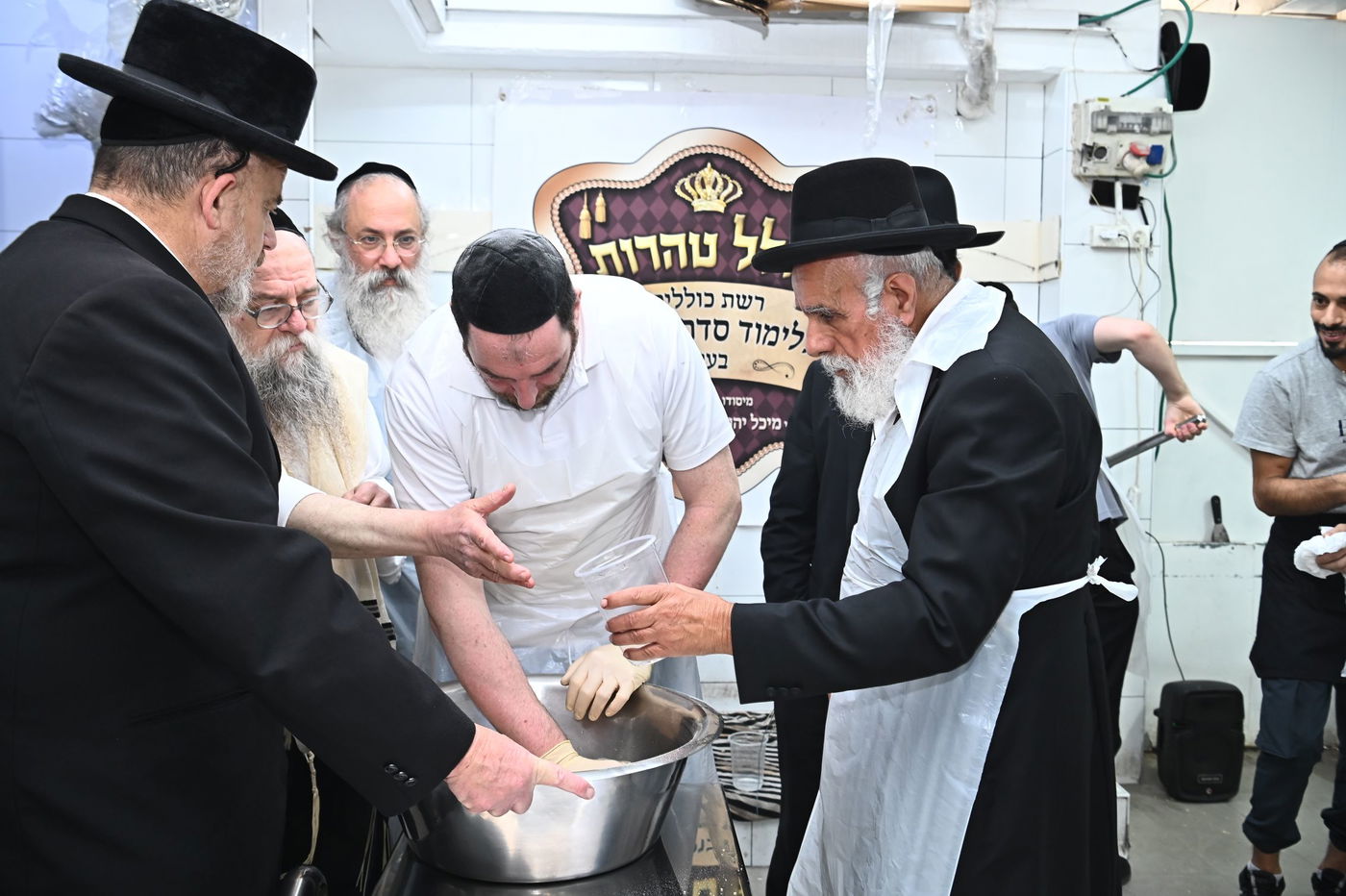 הגר"ש מחפוד באפיית מצות