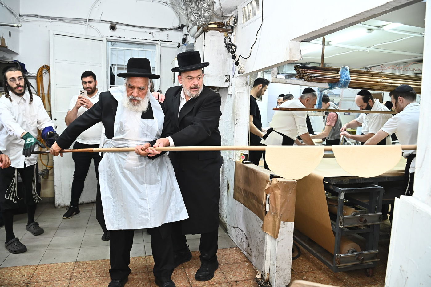 הגר"ש מחפוד באפיית מצות