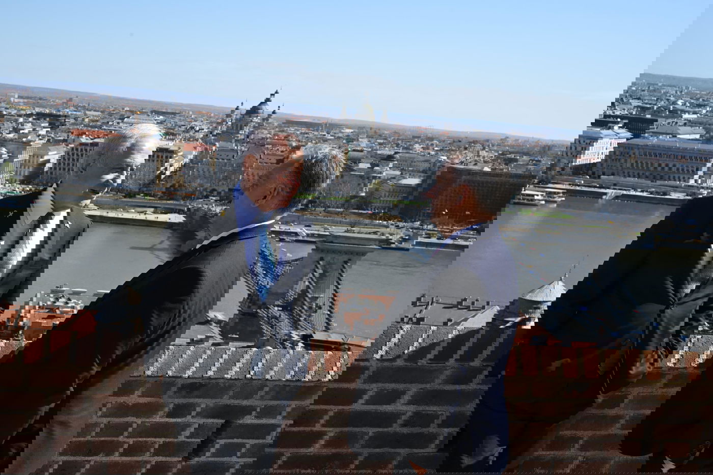 התקבל בכבוד מלכים. נתניהו עם אורבן בהונגריה