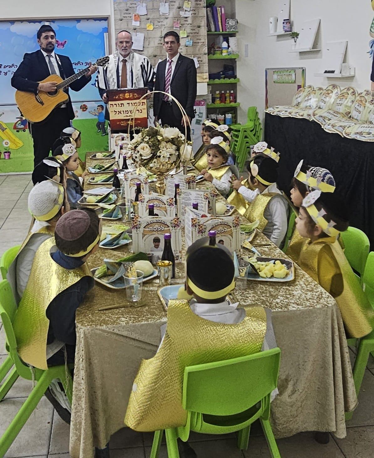 הדגמת עריכת שולחן "ליל הסדר" בתלמוד תורה "נר שמואל" חדרה