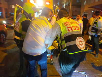 כוחות ההצלה מפנים את האברך, הערב