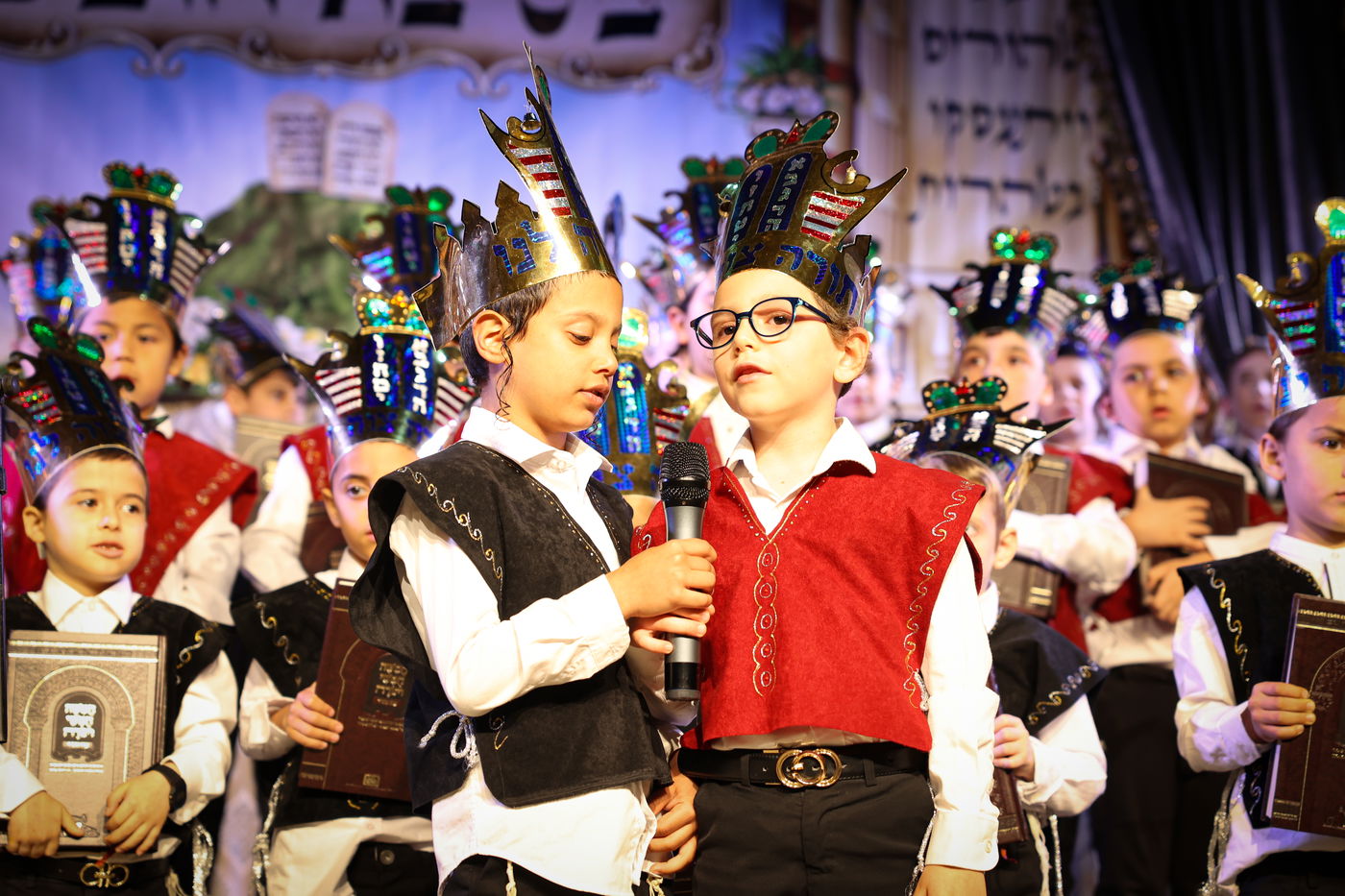 מסיבת חומש בתלמוד תורה 'תורה תמימה' בקרית אתא