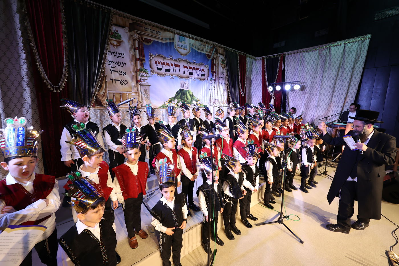 מסיבת חומש בתלמוד תורה 'תורה תמימה' בקרית אתא