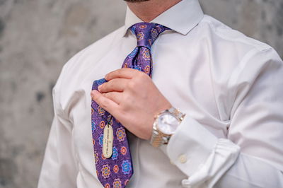 המותג שהופך עניבה רגילה ליצירת אמנות