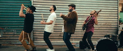 אבי גנז מארח את מיכאל בוגרט בקליפ לפסח: "אדיר הוא"