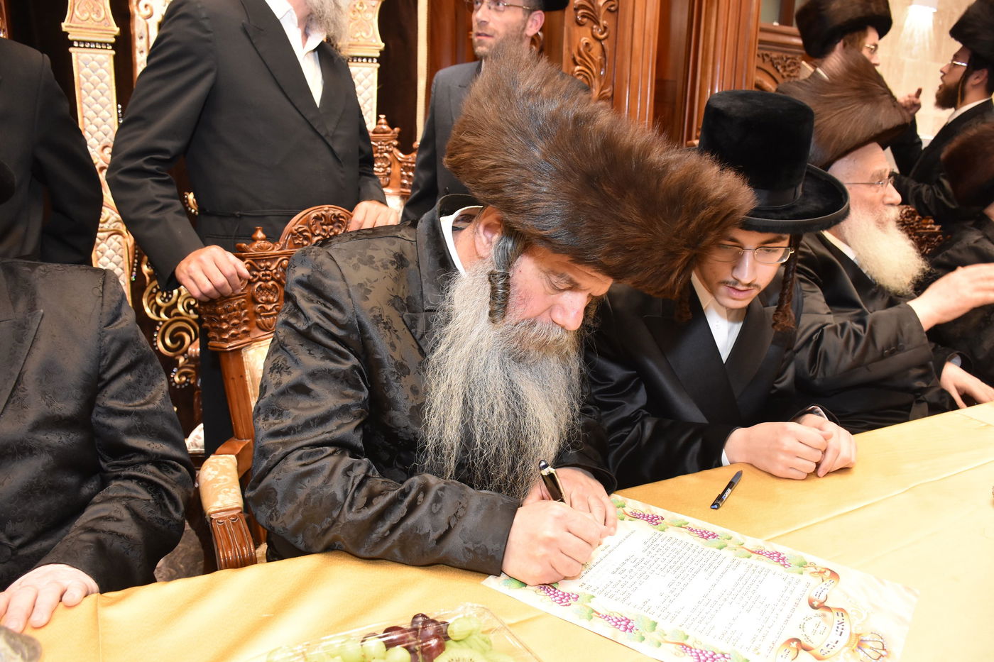 שמחת אירוסי בן האדמו"ר מקודינוב עם נכדת הגרש"א שטרן