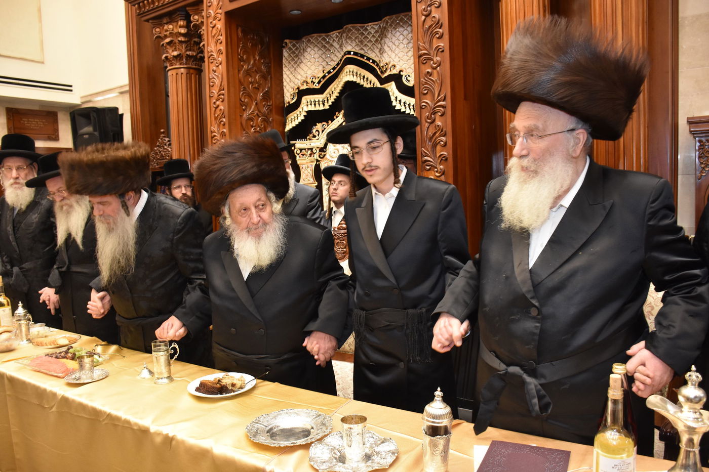 שמחת אירוסי בן האדמו"ר מקודינוב עם נכדת הגרש"א שטרן